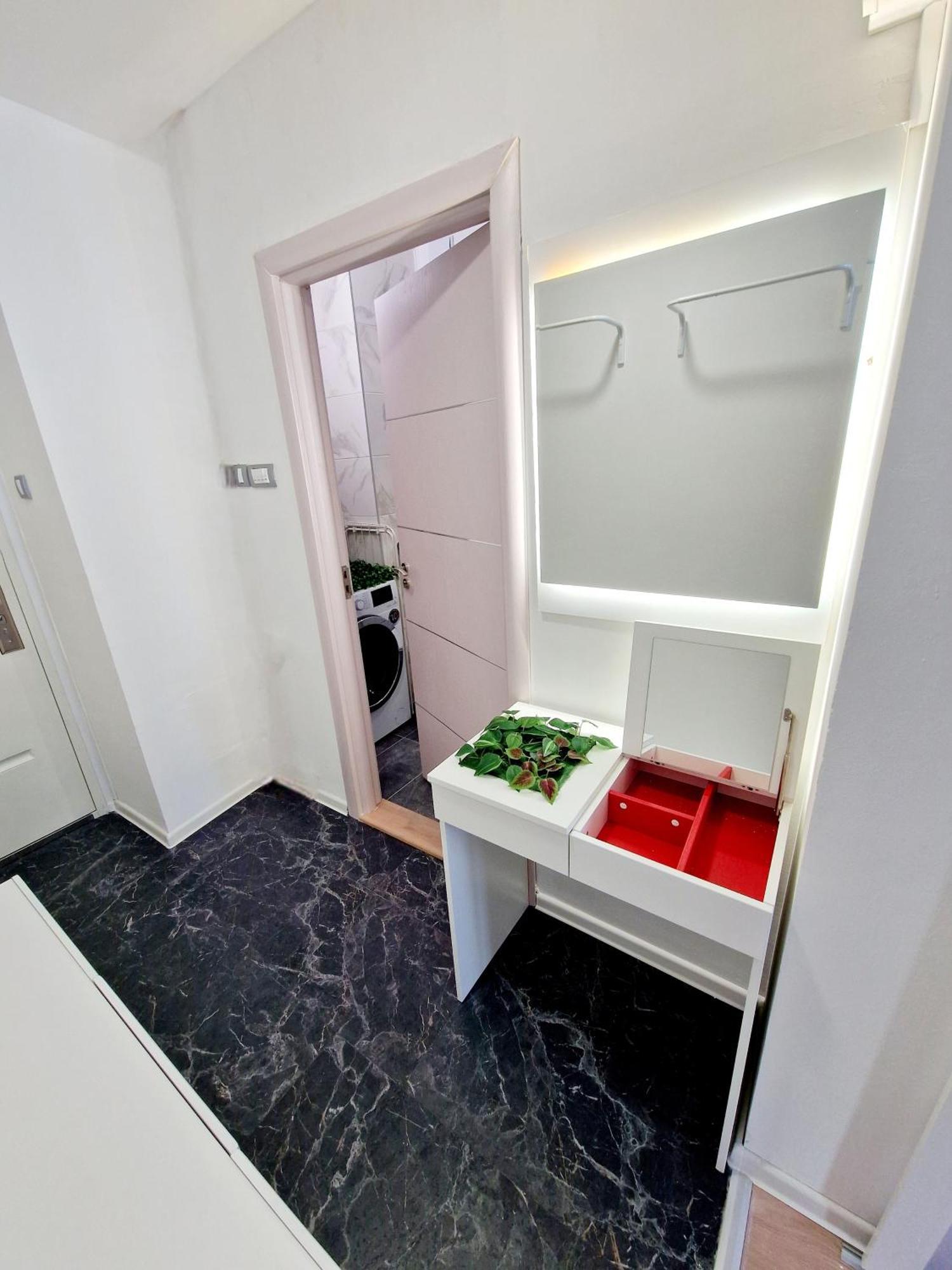 Cosy Novi Sad Loft, Self Check-In Apartment ภายนอก รูปภาพ