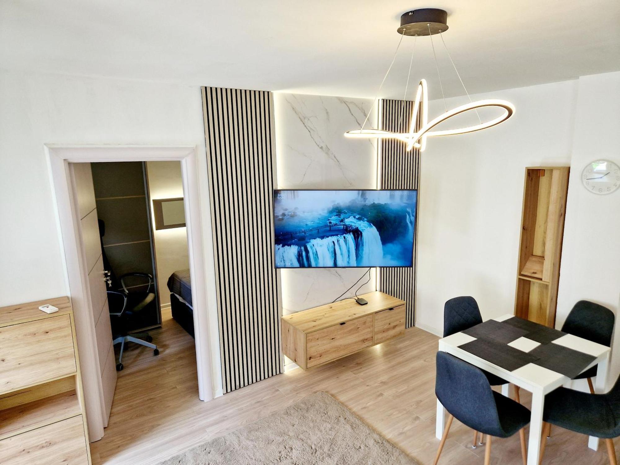 Cosy Novi Sad Loft, Self Check-In Apartment ภายนอก รูปภาพ
